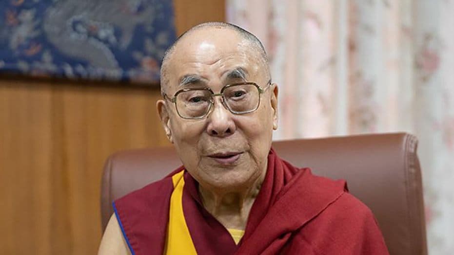 Dalai Lama pide disculpas por comentarios sobre las mujeres