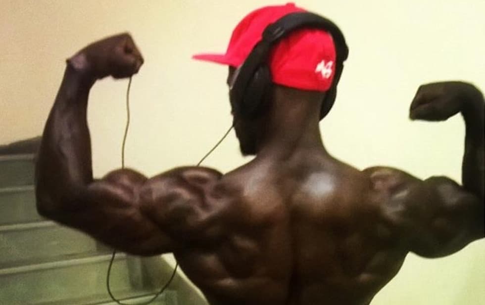 <div>Intenta un ‘backflip’ y muere desnucado</div>