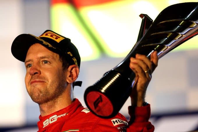 Vettel gana después de un año en Singapor GP
