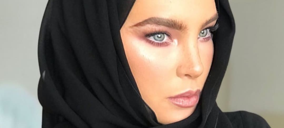 Belinda posa con hiyab y causa furor en Instagram