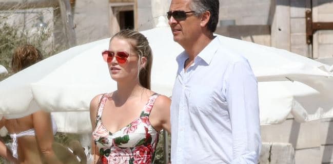 Sobrina de Lady Di se compromete con su novio de 60 años