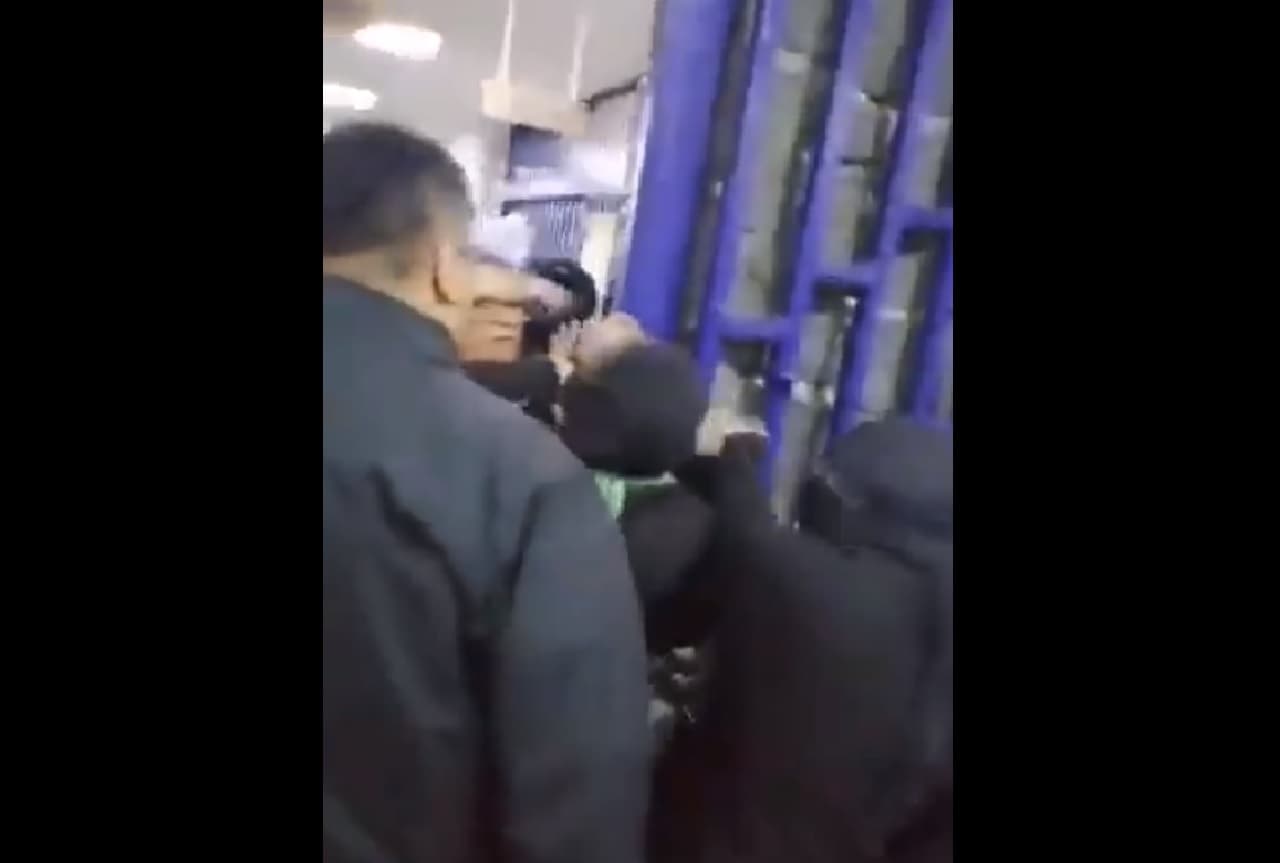 Encapuchados intentan tomar la Facultad de Derecho de la UNAM