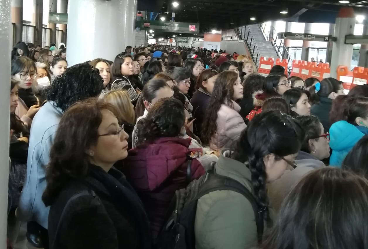 Usuarios reportan CAOS en la Línea B del Metro