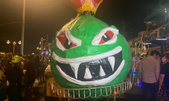 Un coronavirus es quemado en el Carnaval de Mazatlán