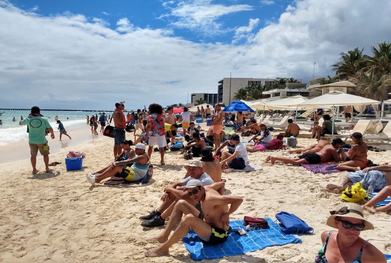 Pícnic masivo en Playa Mamitas para liberar las playas