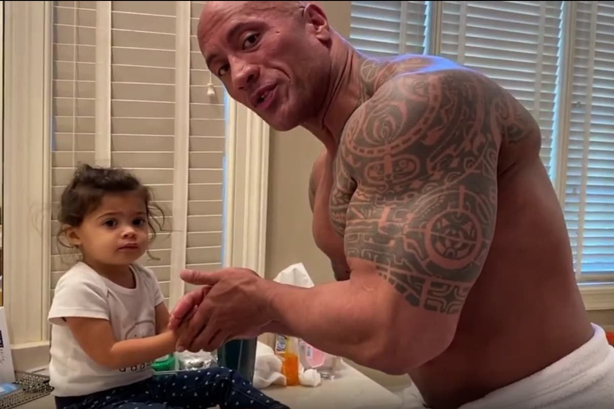 Dwayne Johnson nos muestra una tierna forma de combatir al coronavirus