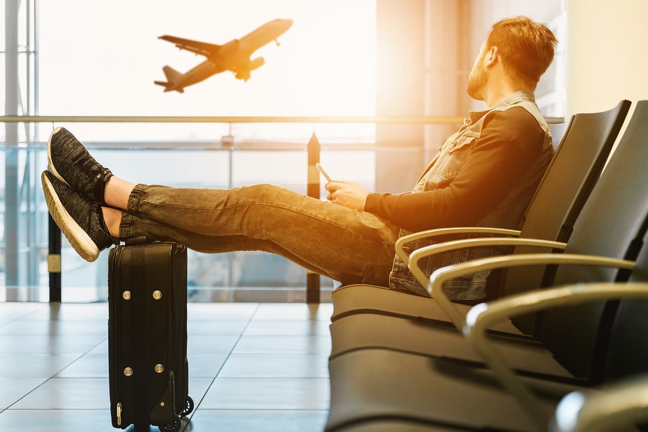 Estados Unidos restringe viajes a México y Canadá 30 días más