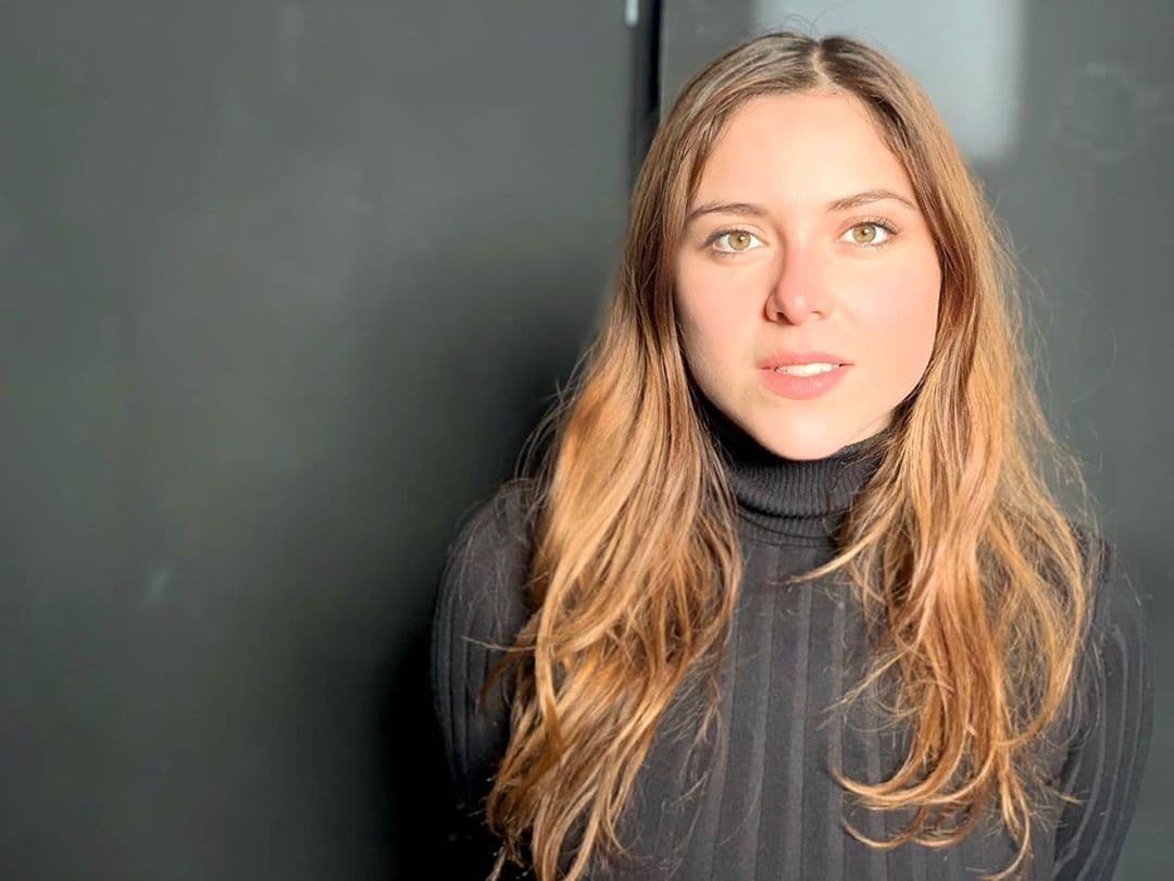 Atacan a Estefanía Veloz en redes por los apellidos de su padre