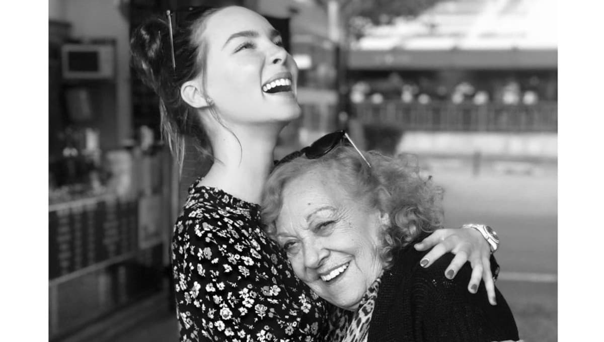 ¿De qué murió la abuela de Belinda?