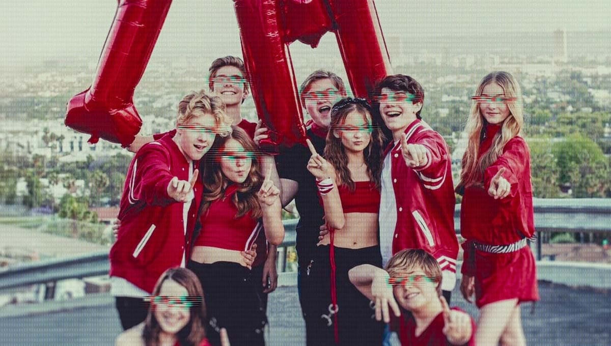 La serie que desbancó a ‘Adolescencia’ en Netflix y que crítica al mundo de los influencers infantiles