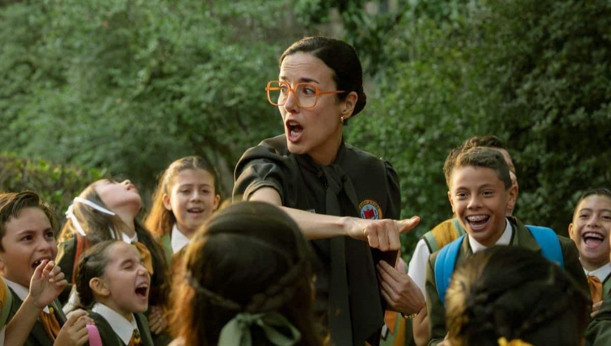 de qué trata la serie serpientes y escaleras