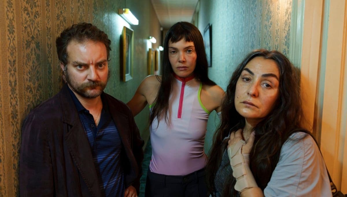 Qué pasa con la mujer del contenedor al final de La Desconocida